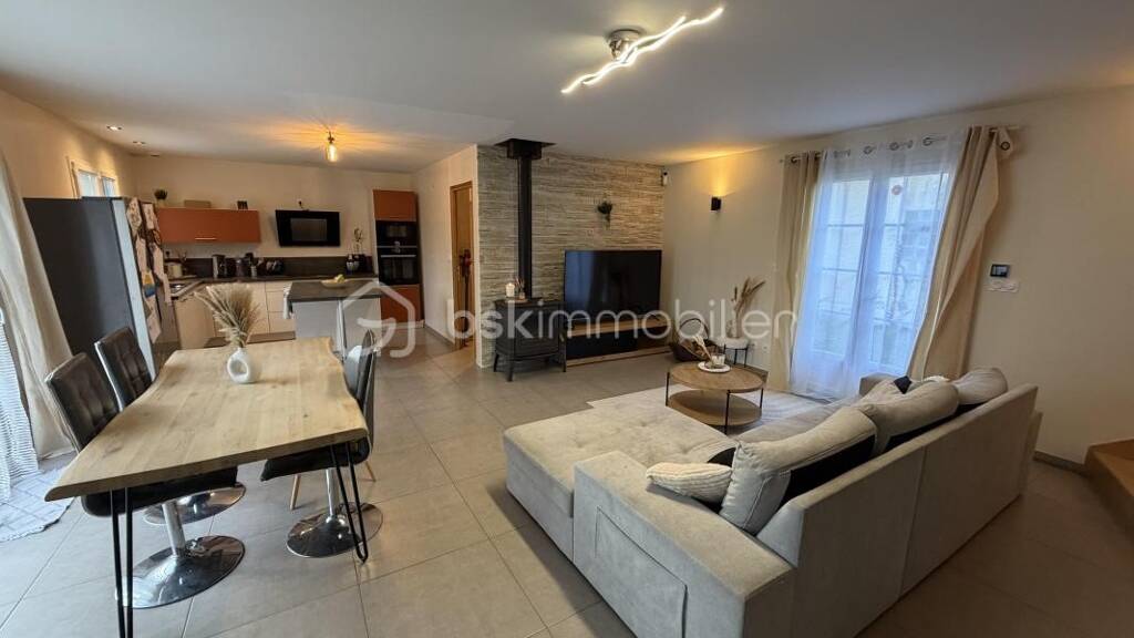 Maison à vendre 379 000 € 9 pièces 7 chambres 177 m² 1 302 m² de terrain Donnery 45450