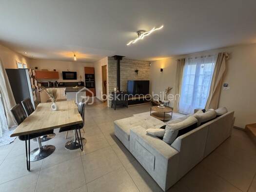 Maison à vendre 379 000 € 9 pièces 7 chambres 177 m² 1 302 m² de terrain Donnery 45450