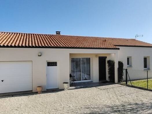 Maison à vendre 184 000 € 6 pièces 2 chambres 84 m² 668 m² de terrain Brion-près-Thouet 79290