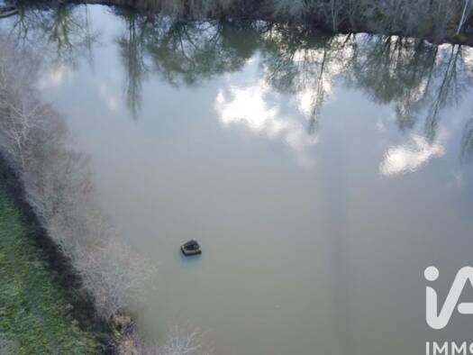 Propriété de loisirs à vendre 86 000 € 96 964 m² de terrain Saint-Désiré 03370