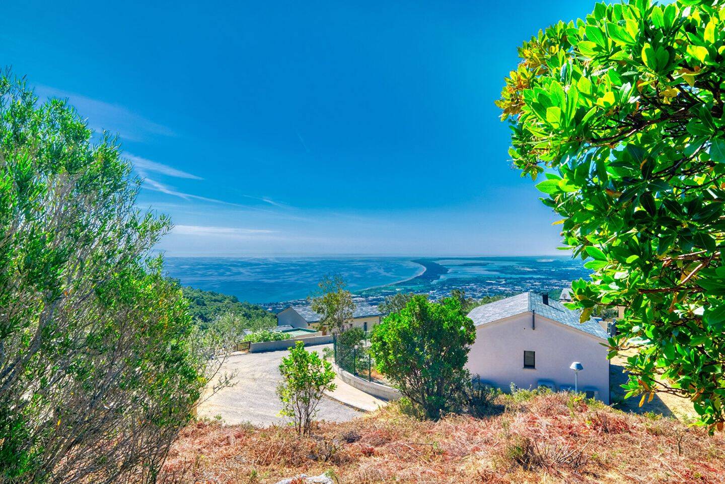 Terrain de 932 m² à Bastia - photo 2