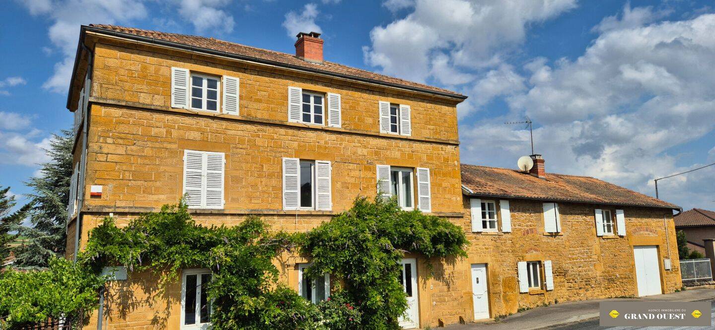 Maison 10 pièces 330 m² · à Lentilly · 330,3 m² · 580 000 €