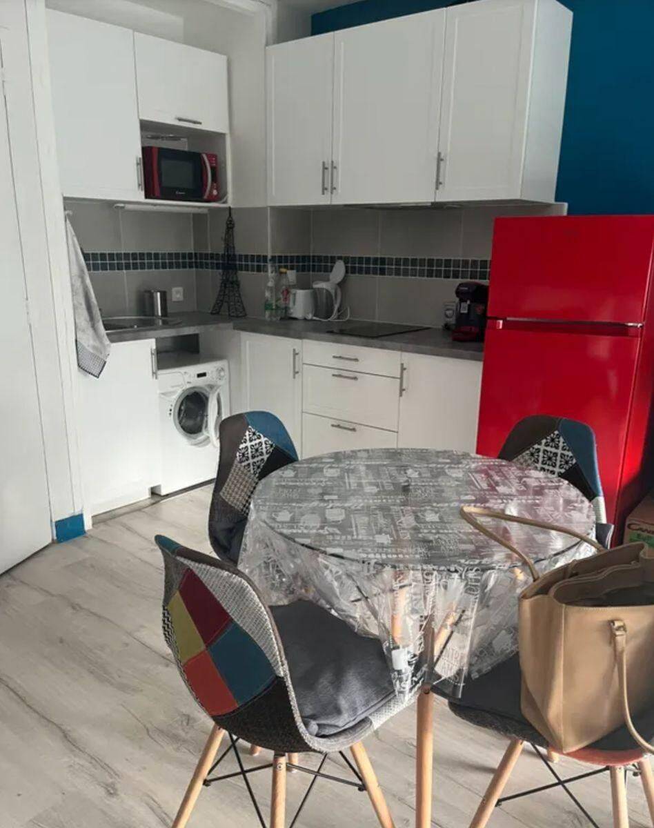 Appartement 1 pièce 37 m² · à Paris 18ème Arrondissement · 37 m² · 1 300 €