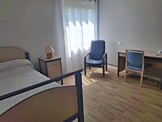 Appartement à louer 590 € 1 pièce 23 m² Étage 1/3 disponible dès maintenant Asptt Billère 64140