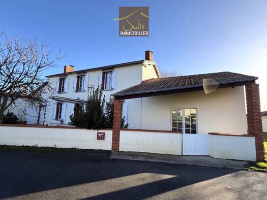 Maison à vendre 137 200 € 5 pièces 3 chambres 127,7 m² 3 039 m² de terrain Saint-André-sur-Sèvre 79380