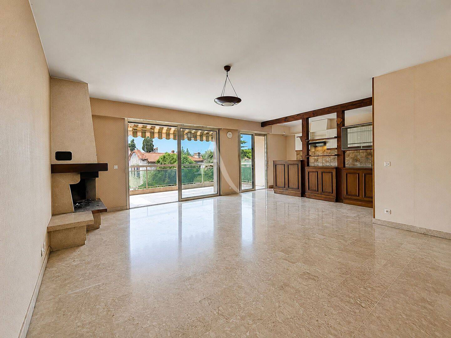 Appartement 3 pièces 72 m² · à Saint-Laurent-du-Var · 71,7 m² · 385 000 €