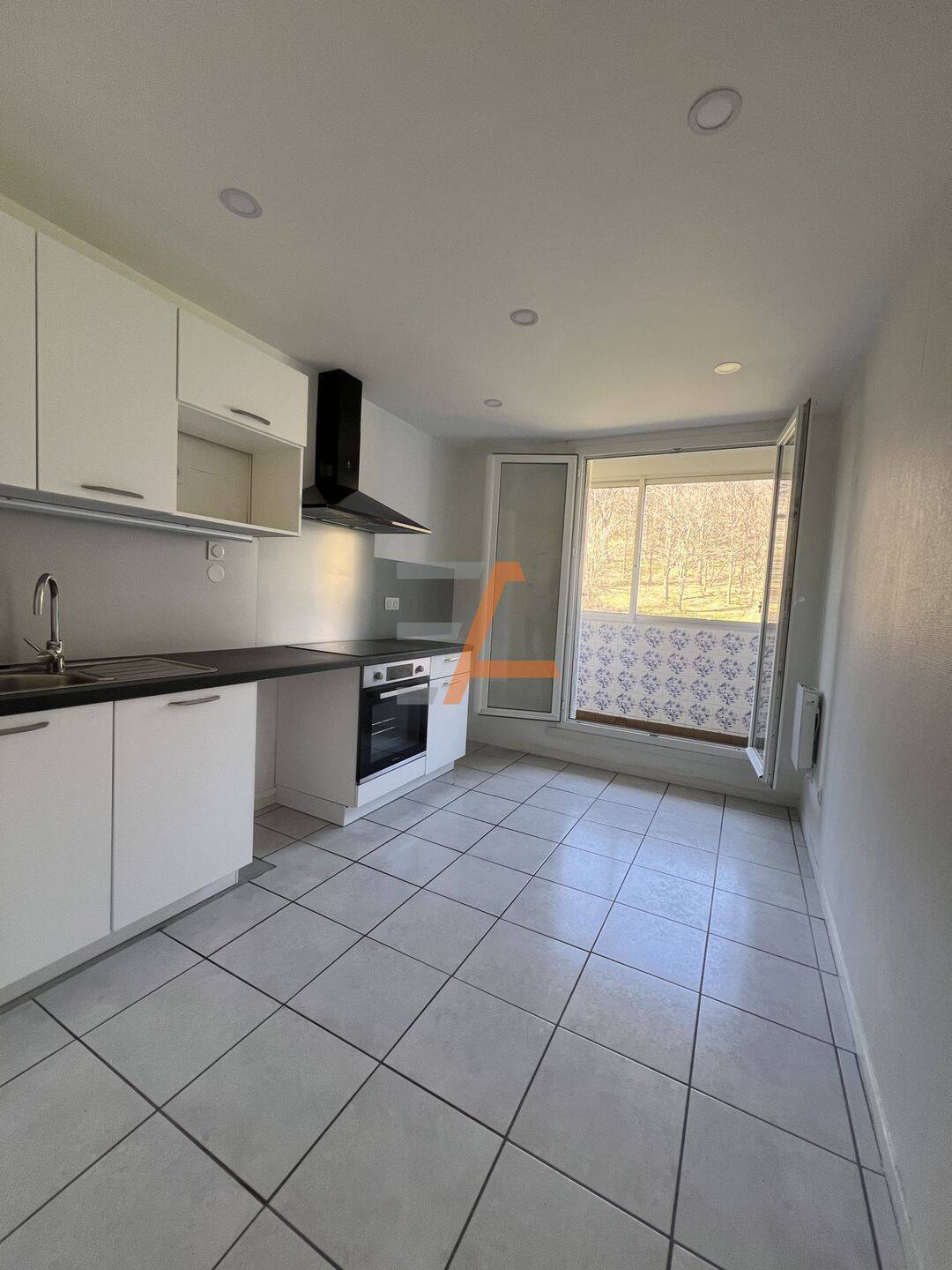 Appartement 4 pièces 82 m² · à Saint-Étienne · 82 m² · 99 000 €