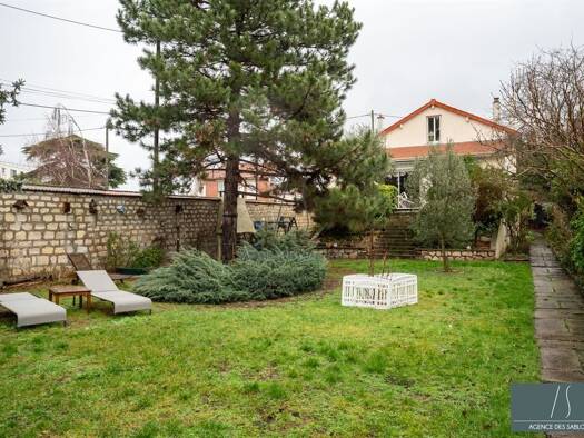 Maison à vendre 1 030 000 € 9 pièces 5 chambres 170 m² 870 m² de terrain Chatou 78400