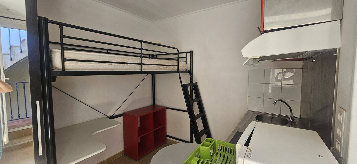 Appartement 1 pièce 10 m² · à Nîmes · 10 m² · 260 €/mois
