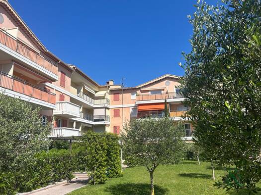 Appartement à vendre 269 000 € 3 pièces 2 chambres 60 m² Étage 3/3 Centre Bormes-les-Mimosas 83230