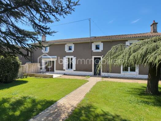 Maison à vendre 209 000 € 6 pièces 3 chambres 200 m² Saint-Georges-de-Noisné 79400