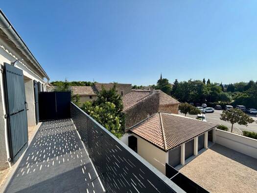 Duplex à vendre 320 000 € 5 pièces 4 chambres 135 m² Étage 1/2 Sainte-Cécile-les-Vignes 84290