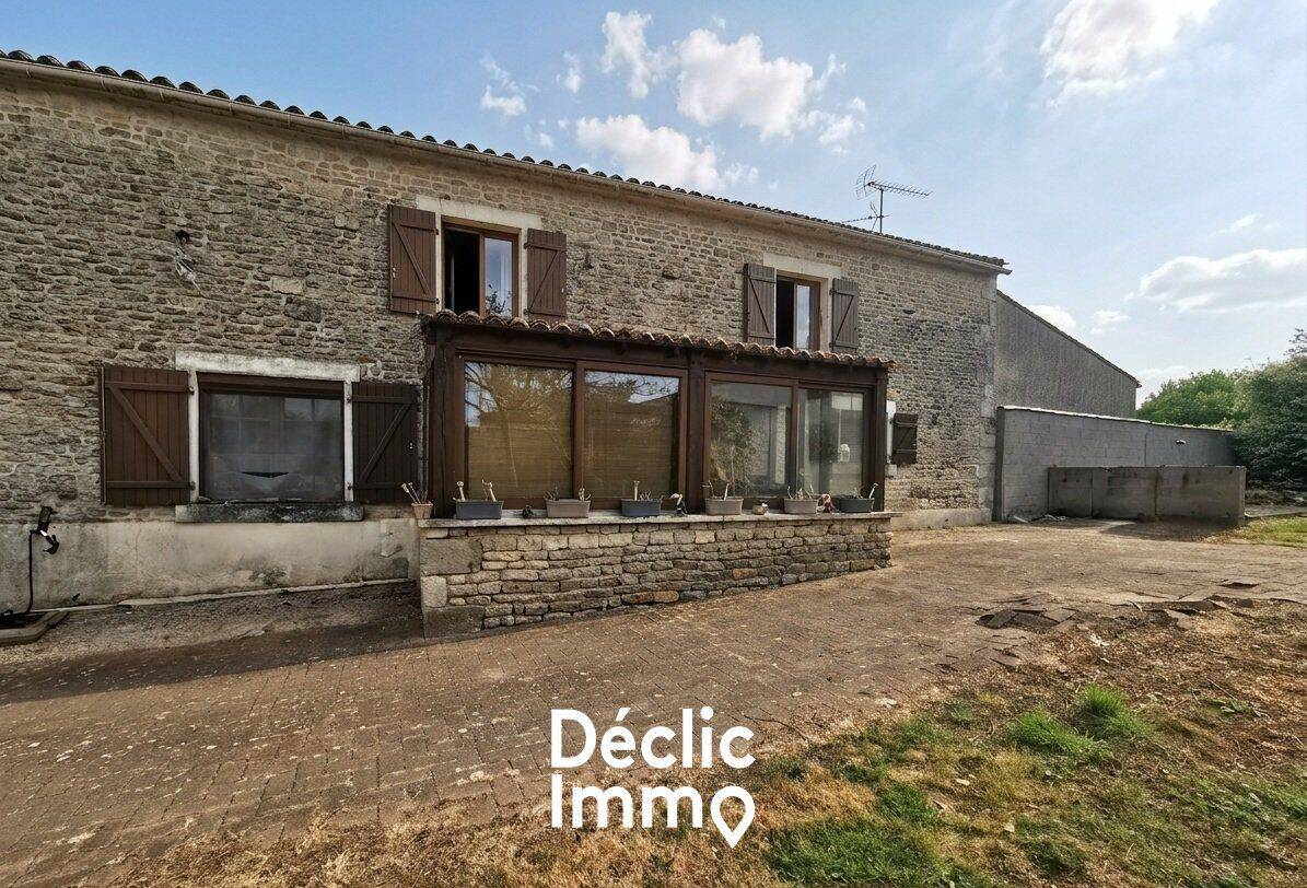 Maison 6 pièces 213 m² · à Saint-Pierre-le-Vieux · 213 m² · 199 500 €