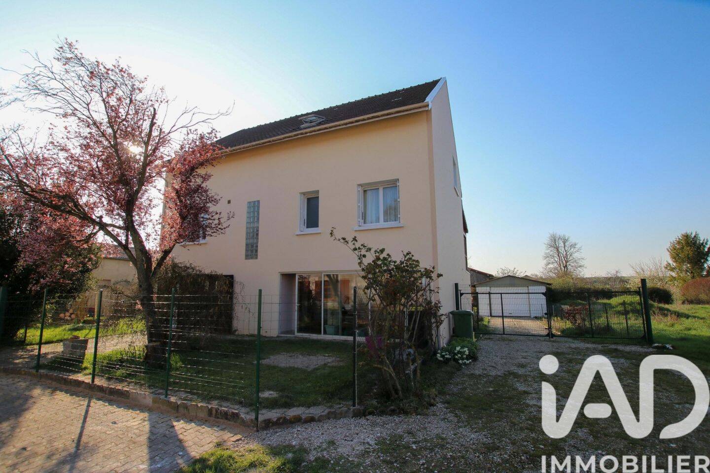 Maison 6 pièces 225 m² · à Moncetz-Longevas · 225 m² · 249 000 €