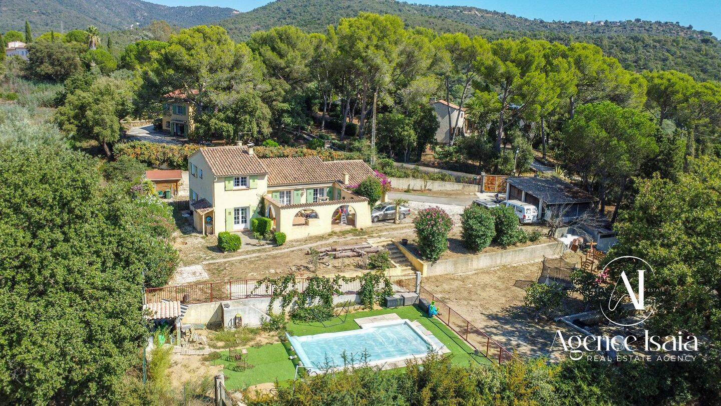 Maison 5 pièces 141 m² · à Bormes-les-Mimosas · 141 m² · 840 000 €