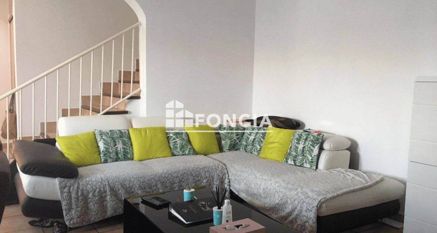 Maison 4 pièces 148 m² · à Violès · 148 m² · 990 €