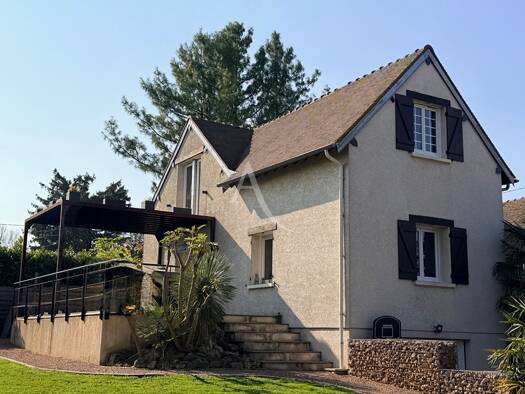 Maison à vendre 382 000 € 6 pièces 4 chambres 137 m² 980 m² de terrain Est Gisors 27140