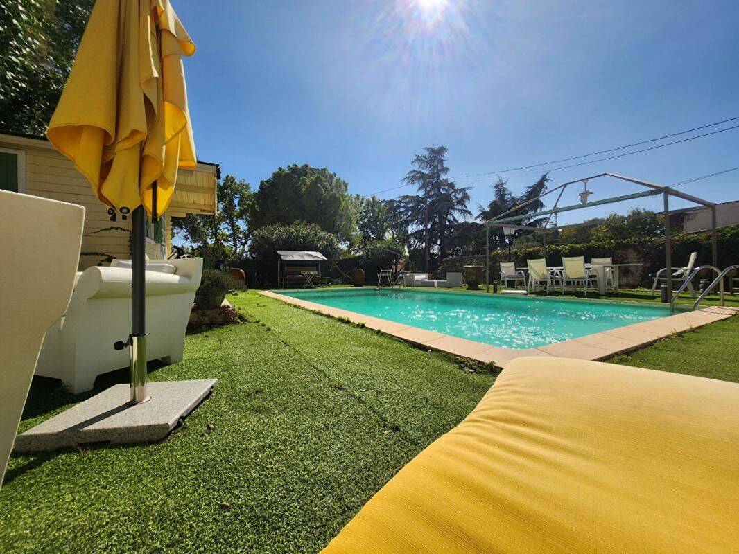 Maison 7 pièces 180 m² · à Plan-de-Cuques · 180 m² · 844 000 €