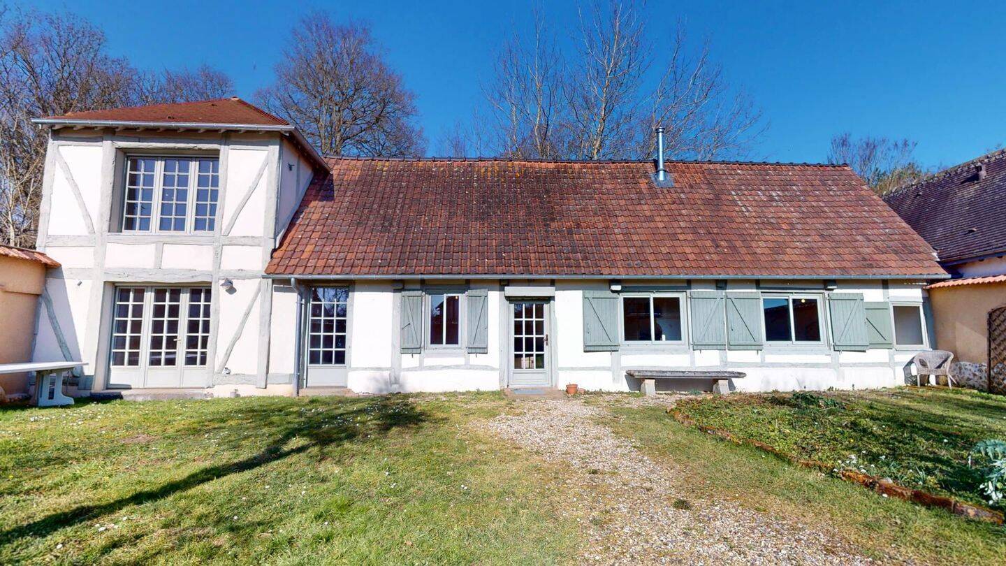 Maison 4 pièces 126 m² · à Les Baux-Sainte-Croix · 125,5 m² · 1 000 €