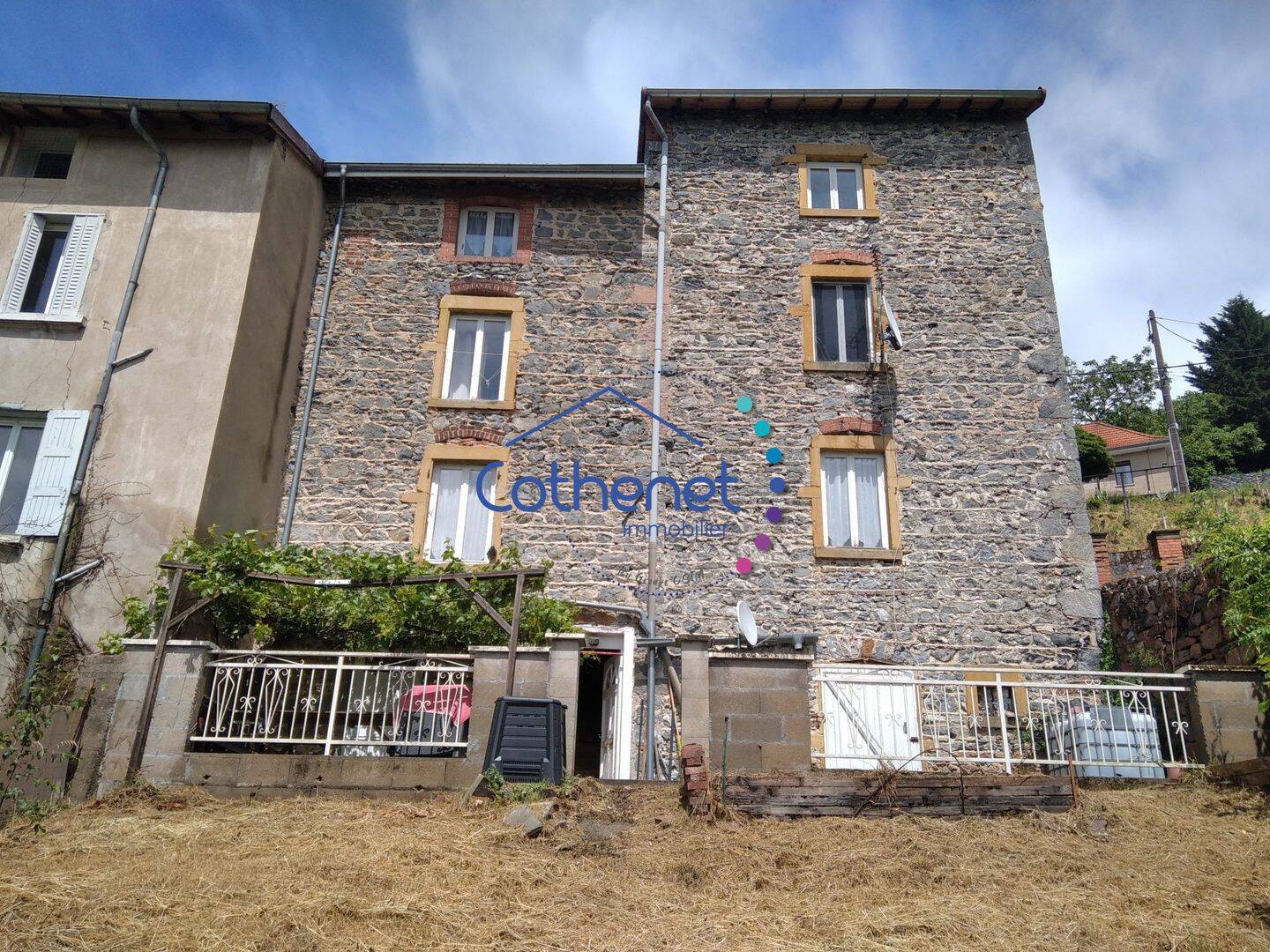 Maison 7 pièces 195 m² · à Thizy-les-Bourgs · 195 m² · 170 000 €