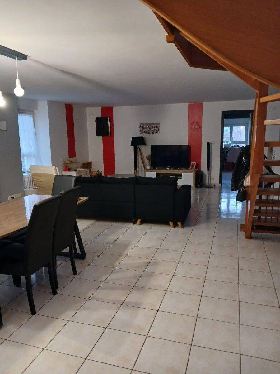 Appartement 5 pièces 140 m² · à Le Sourn · 140 m² · 850 €/mois
