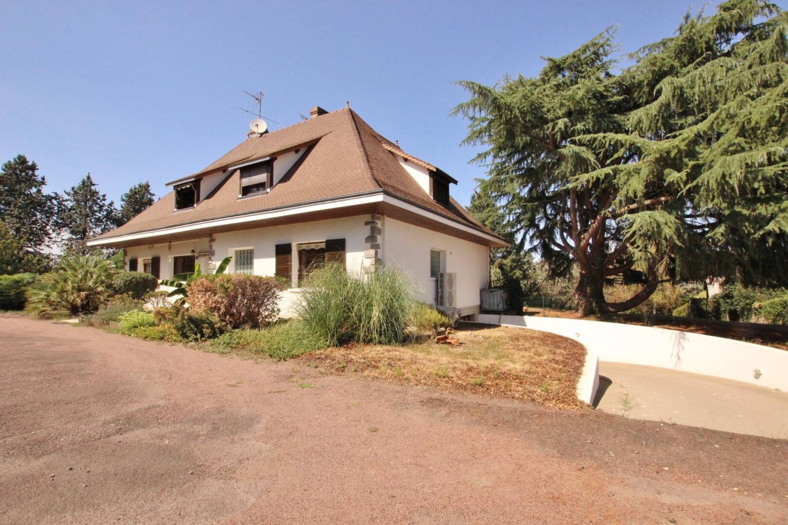 Maison 8 pièces 230 m² · à Thouars · 230 m² · 244 000 €