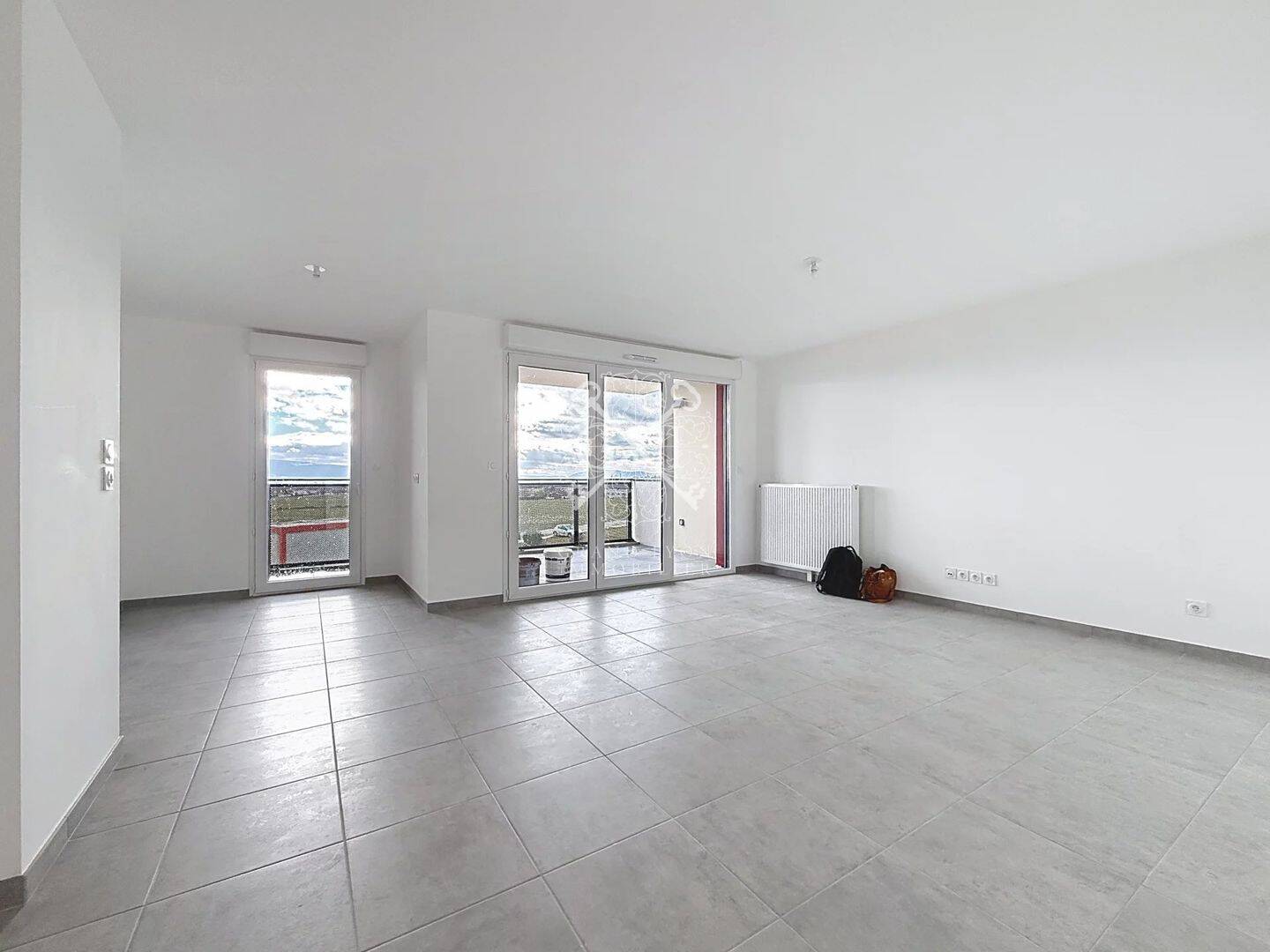 Appartement 3 pièces 66 m² · à Cessy · 65,6 m² · 1 305 €