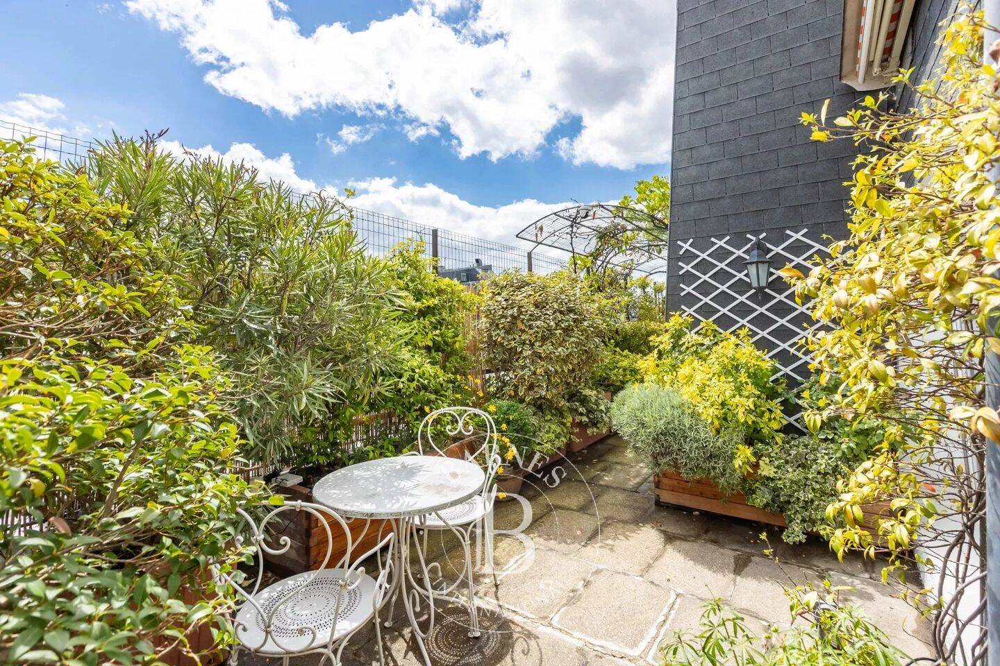 Appartement 4 pièces 96 m² · à Paris 15ème Arrondissement · 96,4 m² · 1 390 000 €
