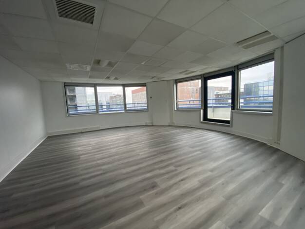 Espace bureau à louer 3 167 € 200 m² de bureaux divisible de 200 m² à 200 m² Pvé Neuf-Mont d'Est Noisy-le-Grand 93160
