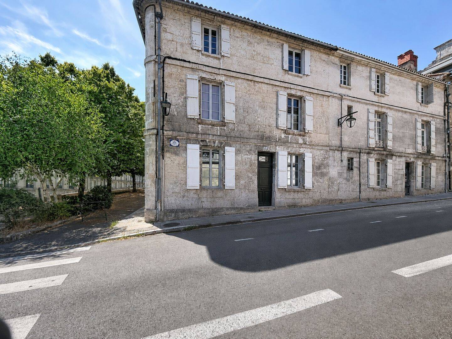Maison 6 pièces 193 m² · à Angoulême · 193 m² · 460 000 €