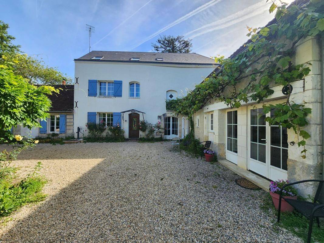 Maison 16 pièces 352 m² · à Perrusson · 352 m² · 670 000 €
