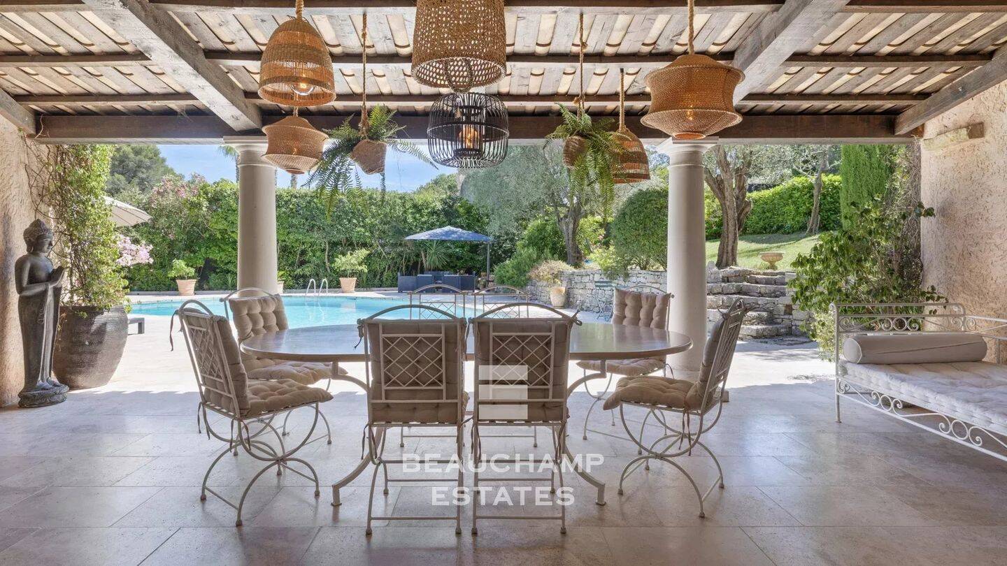 Maison 7 pièces 214 m² · à Mougins · 214 m² · 2 100 000 €