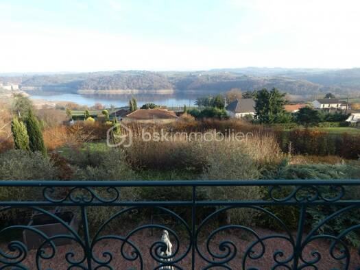 Maison à vendre 1 080 000 € 9 pièces 6 chambres 377 m² 5 300 m² de terrain Villerest 42300