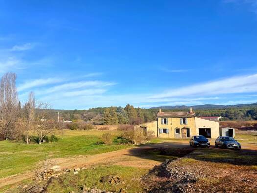 Maison à vendre 348 000 € 5 pièces 3 chambres 132 m² 8 310 m² de terrain Salernes 83690