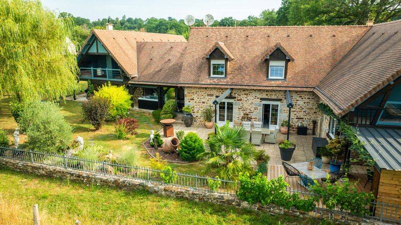 Maison 10 pièces 275 m² · à Champsecret · 275 m² · 398 000 €