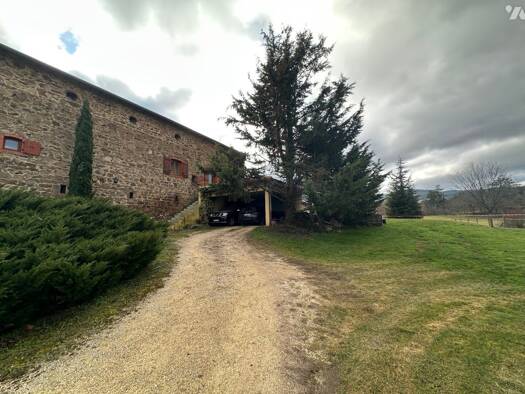 Appartement à louer 780 € 3 pièces 2 chambres 61 m² RDC Roiffieux 07100