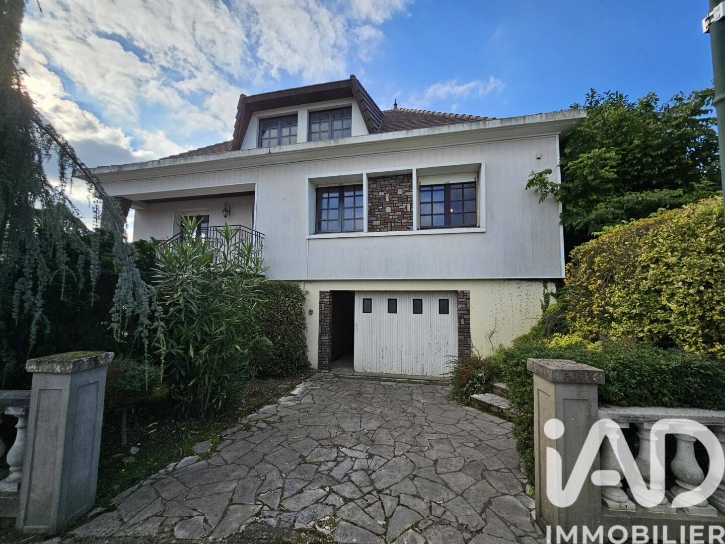 Maison 9 pièces 213 m² · à Montréverd · 213 m² · 185 000 €