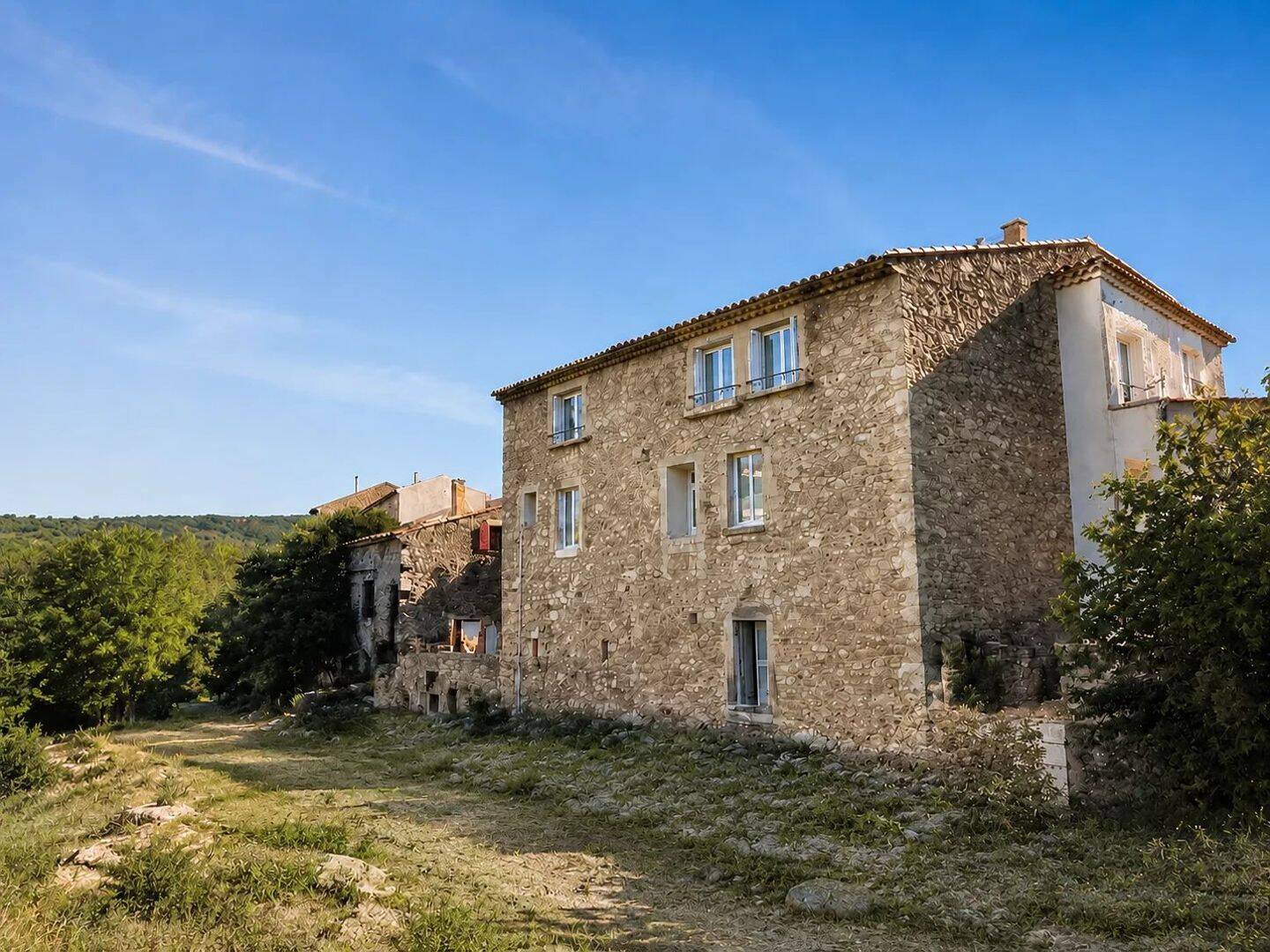 Maison 2 pièces 178 m² · à Saint-Brès · 178 m² · 215 000 €
