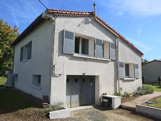 Maison à vendre 149 000 € 4 pièces 2 chambres 74 m² 1 691 m² de terrain Courcôme 16700
