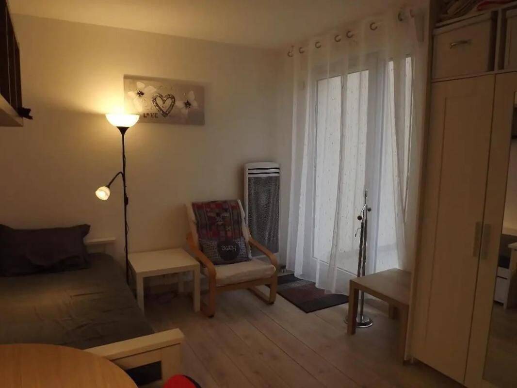 Appartement 1 pièce 20 m² · à Montigny-le-Bretonneux · 20 m² · 800 €/mois