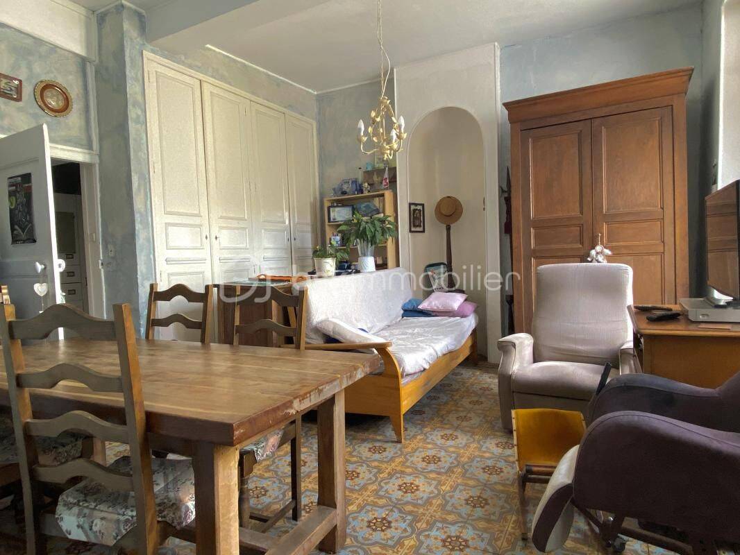 Maison 8 pièces 210 m² · à Villeneuve-sur-Yonne · 210 m² · 190 000 €