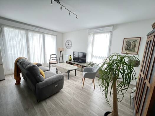 Appartement à vendre 186 000 € 3 pièces 2 chambres 62,1 m² RDC Fosses 95470