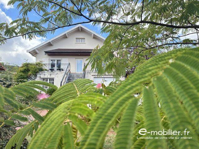 Maison 8 pièces 166 m² · à Villemontais · 166 m² · 254 000 €