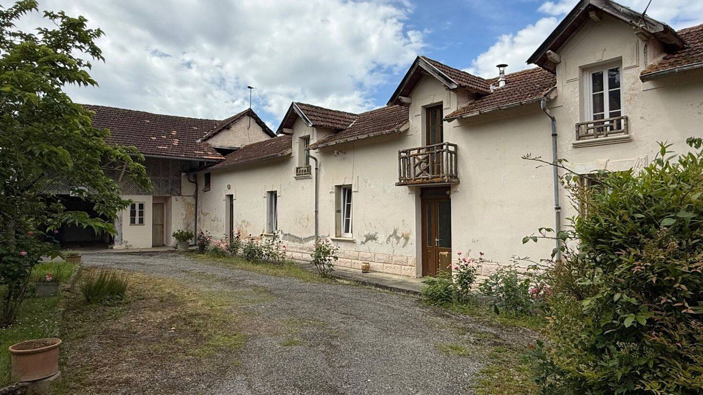 Maison 7 pièces 250 m² · à Lescurry · 250 m² · 235 000 €
