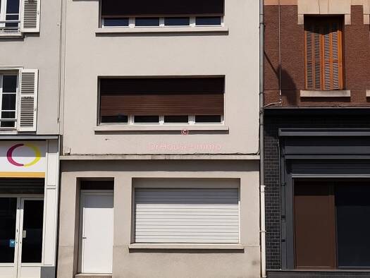 Maison à vendre 158 700 € 7 pièces 5 chambres 161 m² 282 m² de terrain Nord Ambert 63600