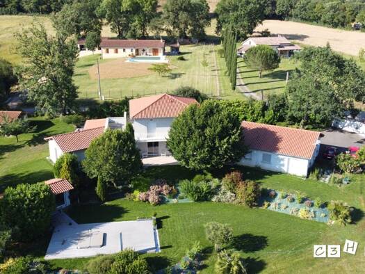 Villa à vendre 475 000 € 7 pièces 5 chambres 234 m² 8 000 m² de terrain Beauchalot 31360