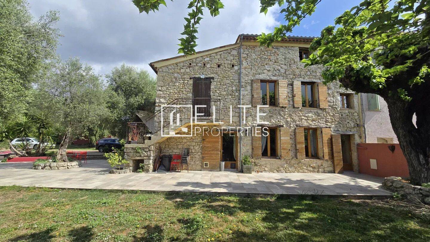 Maison 7 pièces 233 m² · à Grasse · 233 m² · 899 000 €