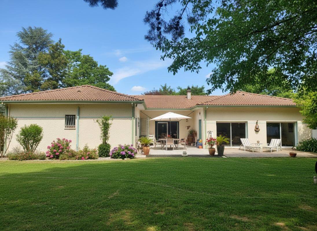 Maison 9 pièces 200 m² · à Sainte-Eulalie · 200 m² · 530 000 €