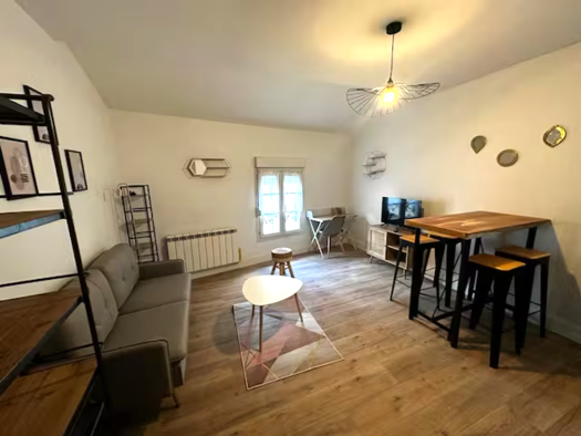 Appartement à louer 570 € 2 pièces 1 chambre 31 m² Étage 2/3 Centre Ville Niort 79000