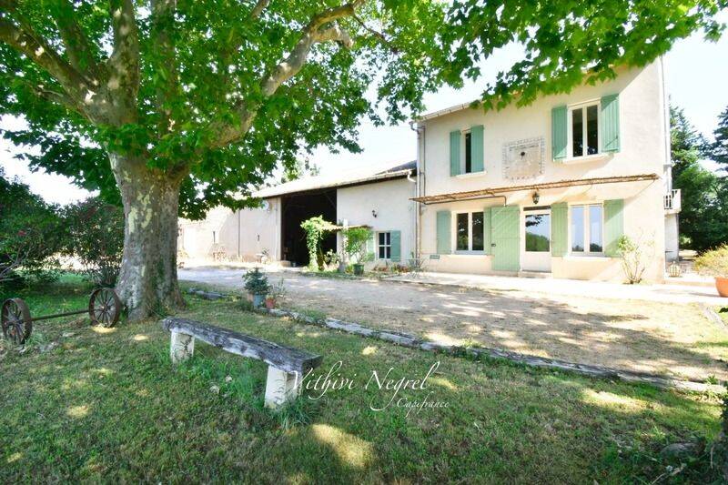 Maison 8 pièces 216 m² · à Mouriès · 216 m² · 790 000 €